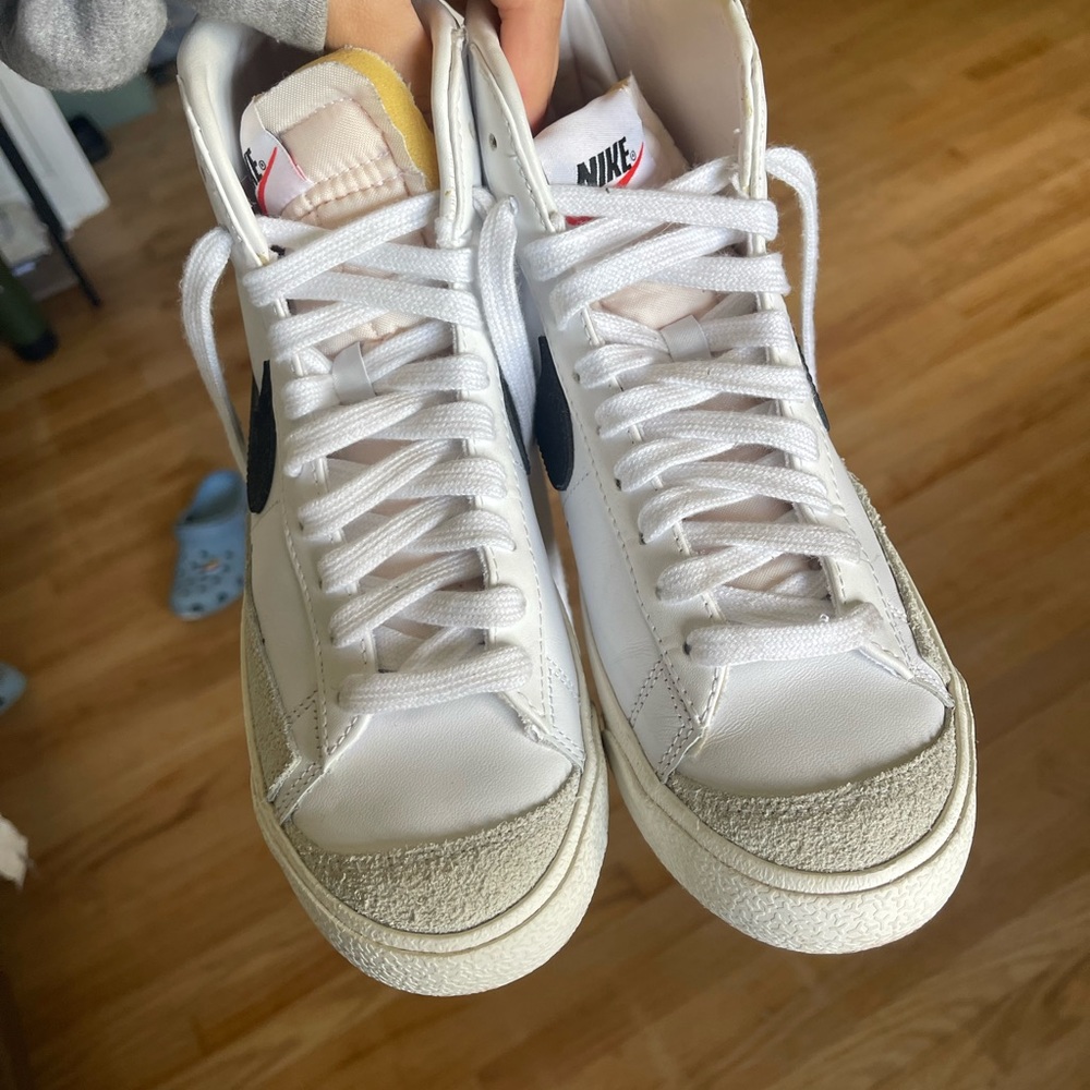 Nike blazer shoes! LIKE NEW! send offers:)